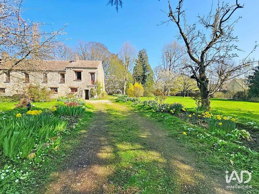 Maison 200 m² à Thoiry  - photo 3