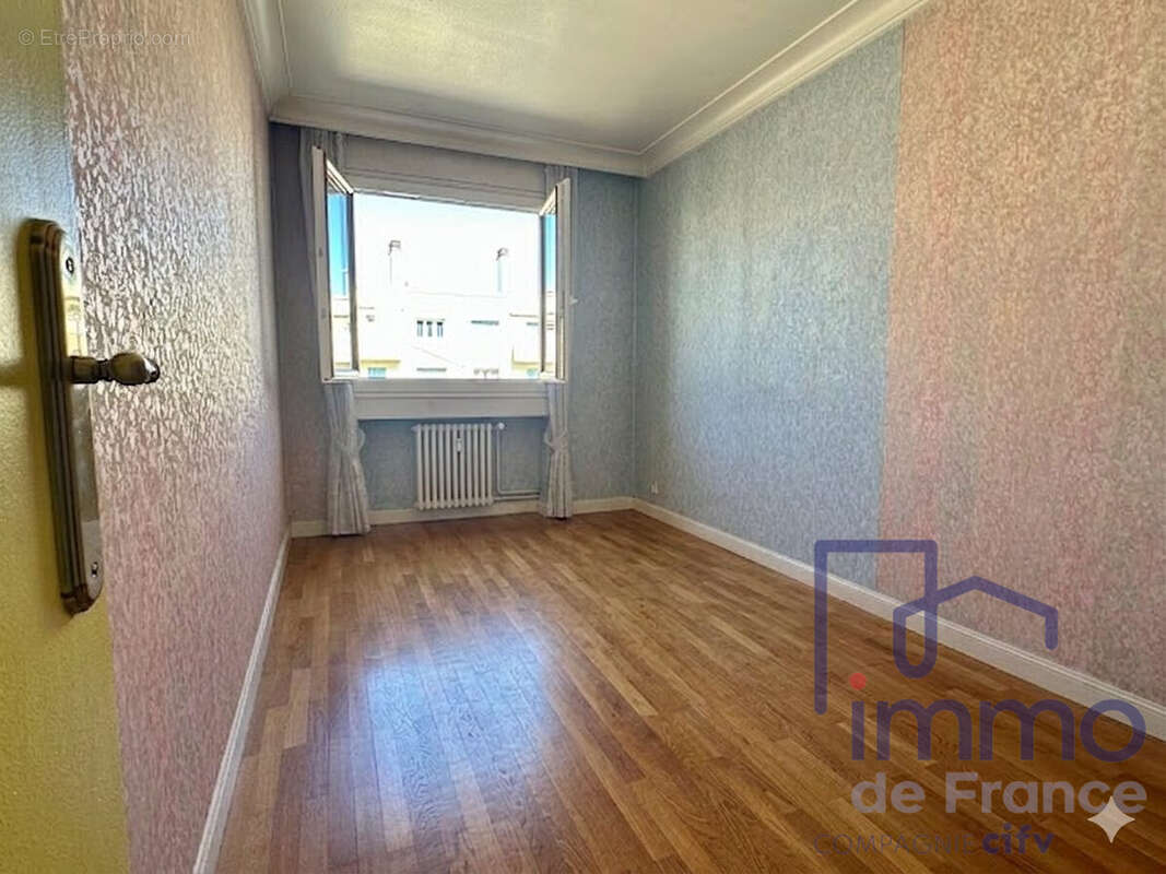 Appartement 91 m² à Saint-Etienne  - photo 7