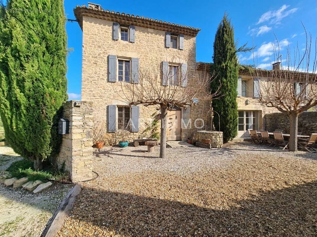 Maison à L'ISLE-SUR-LA-SORGUE