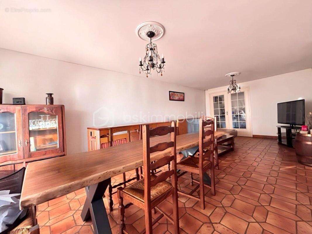 Maison à FAMARS
