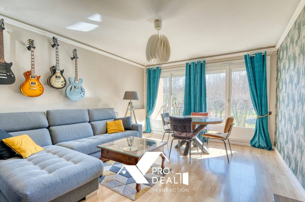 Appartement à MEYZIEU