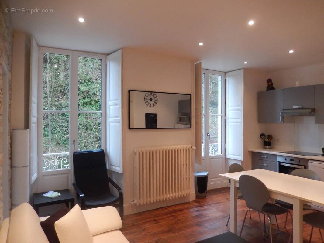 Appartement à EAUX-BONNES