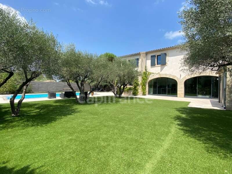 À SAINT MAXIMIN (30) Splendide propriété de 280 m², à 5 min d’Uzès proche de toutes commodités, sur un terrain clos et arboré d’ - photo 30