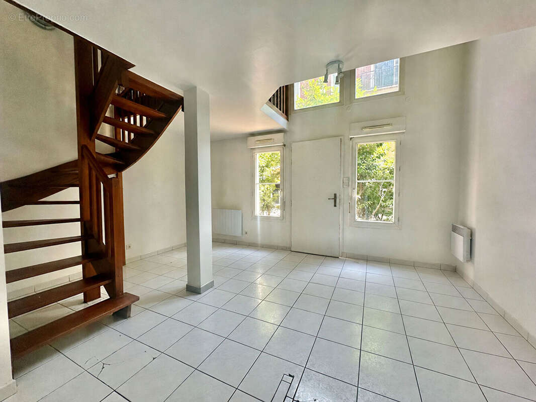 Appartement à LES PAVILLONS-SOUS-BOIS
