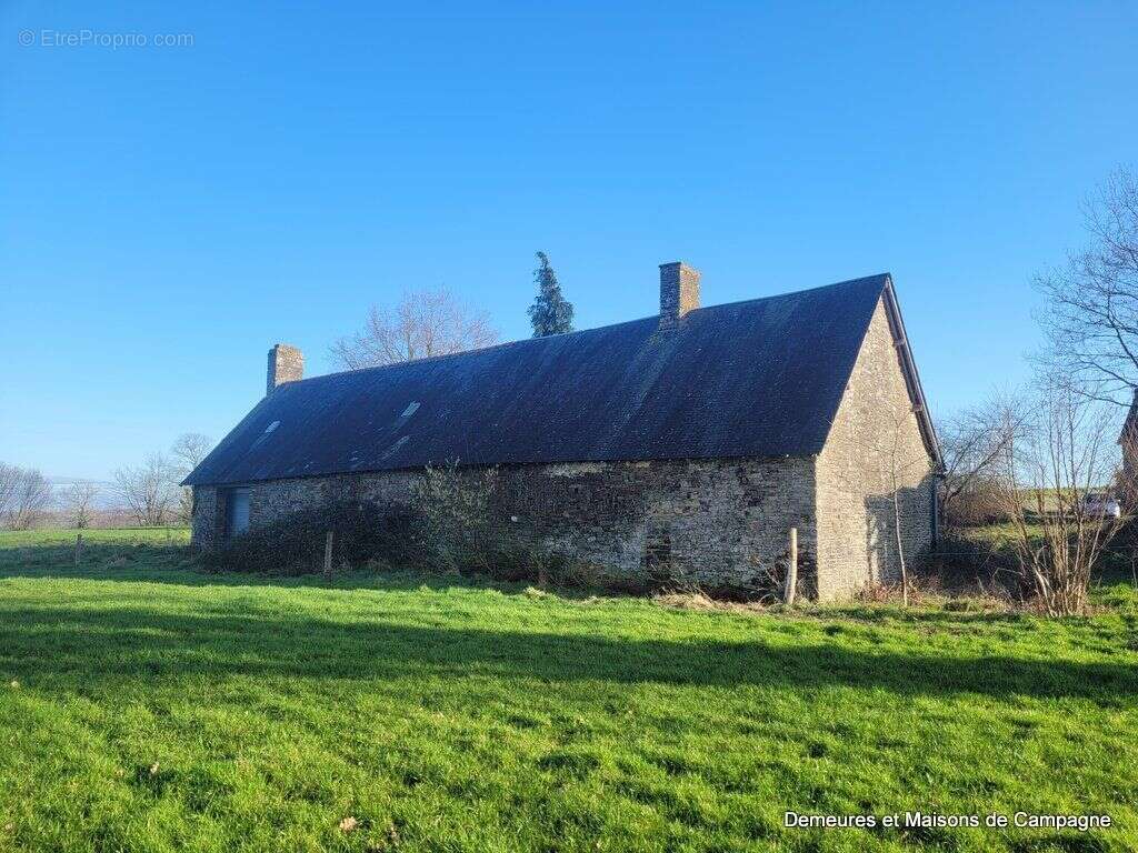 Maison à SAINT-HILAIRE-DU-HARCOUET