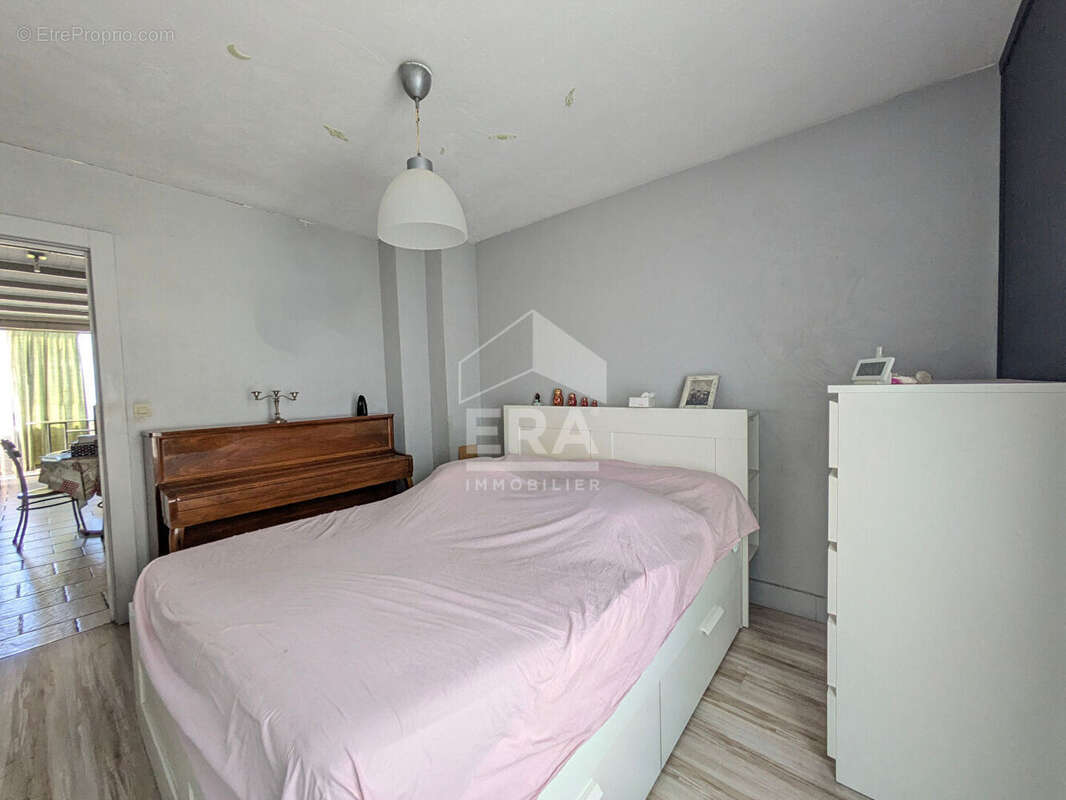 Appartement à MARSEILLE-4E