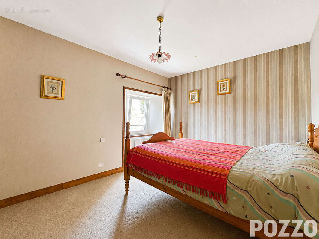 EXCLUSIVITÉ : Charmante maison en pierre à Saint-Sauveur-Villages avec beau terrain arboré et dépendances, 88.9 m2, 3ch. - photo 10