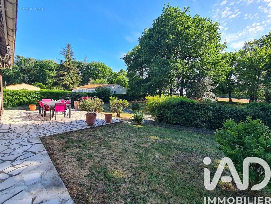 Maison 110 m² à Saint-Sulpice-D'arnoult  - photo 5