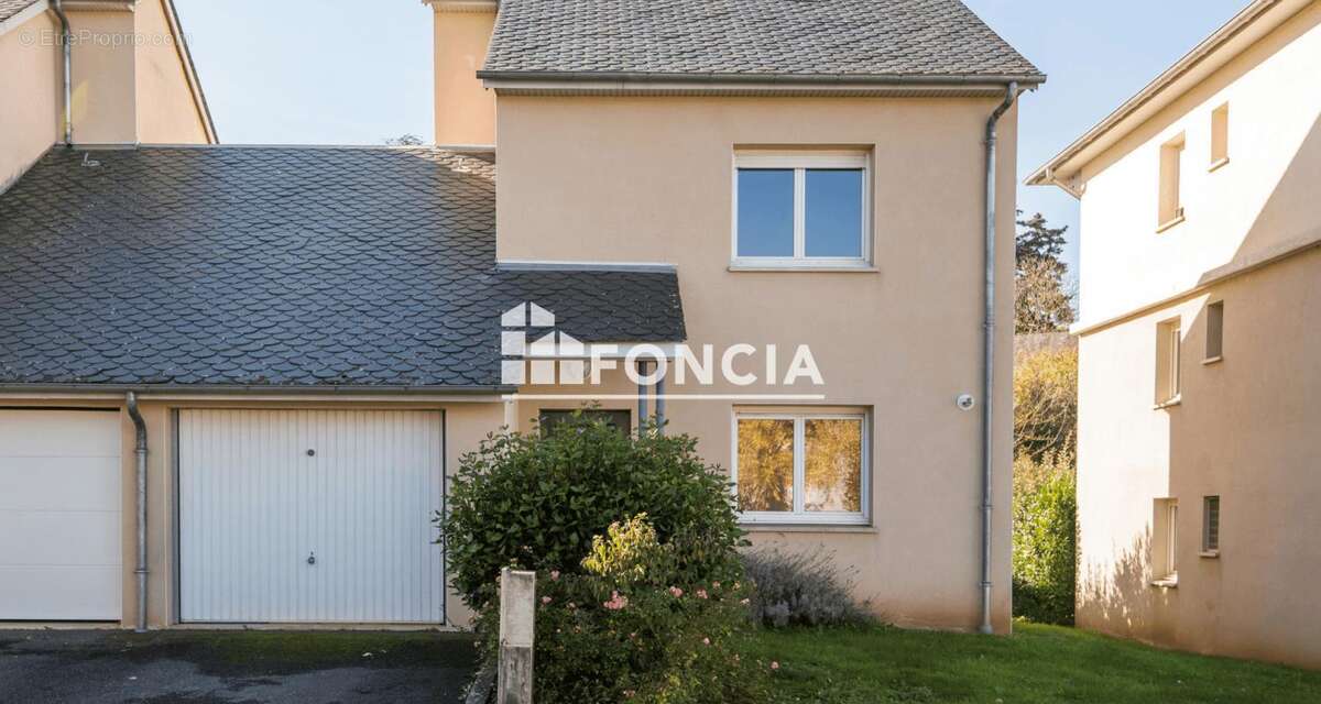 Maison à ONET-LE-CHATEAU