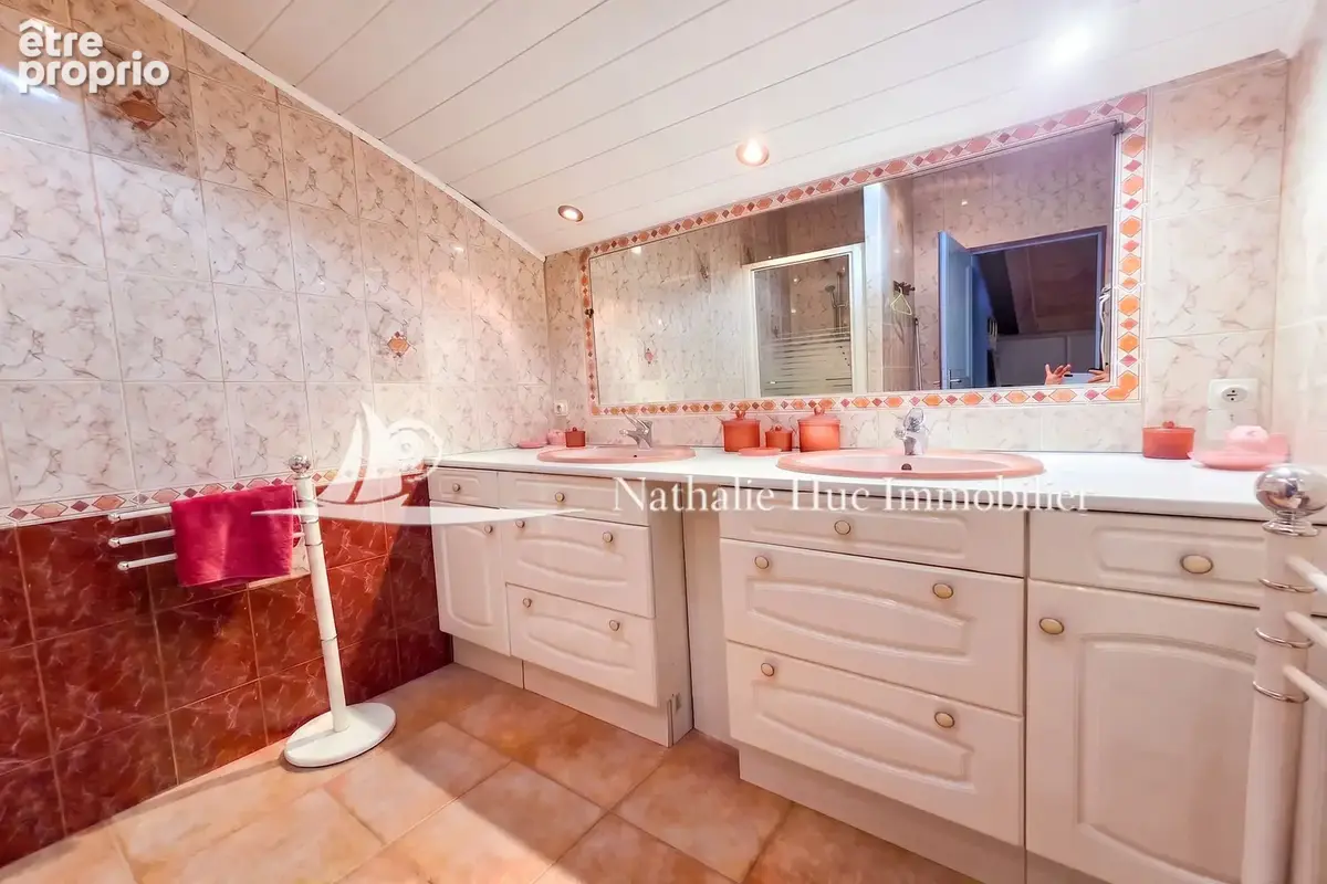 Maison 196 m² à Saint-Cyprien  - photo 8