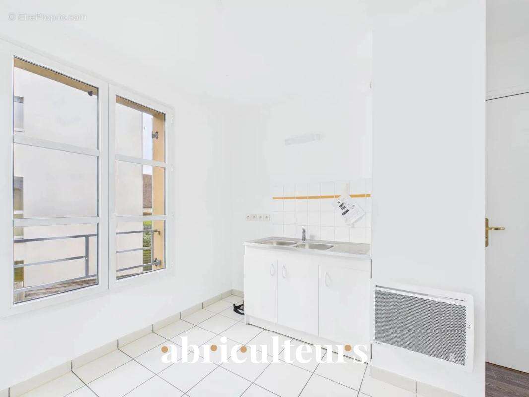 Appartement T4 traversant de 3 chambres – Lumineux et spacieux dans une résidence de standing à Survilliers - photo 4