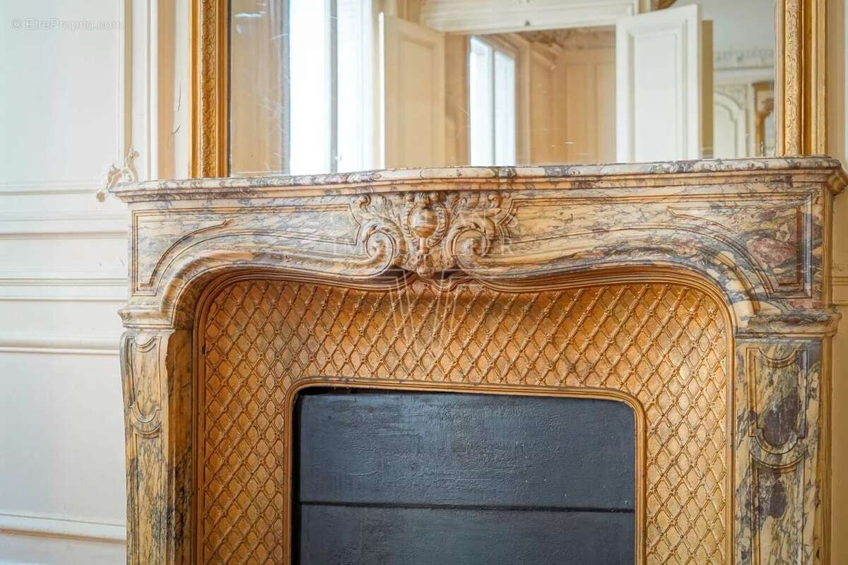 Appartement à PARIS-8E