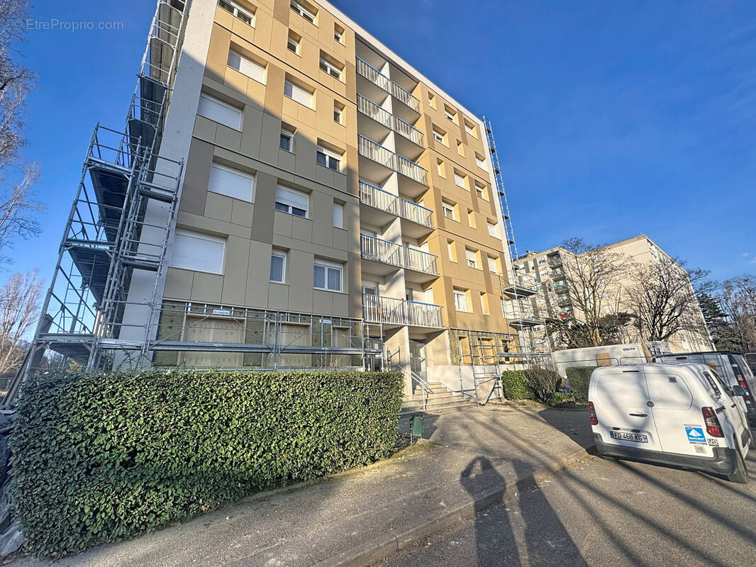 Appartement à SAINT-GENIS-LAVAL