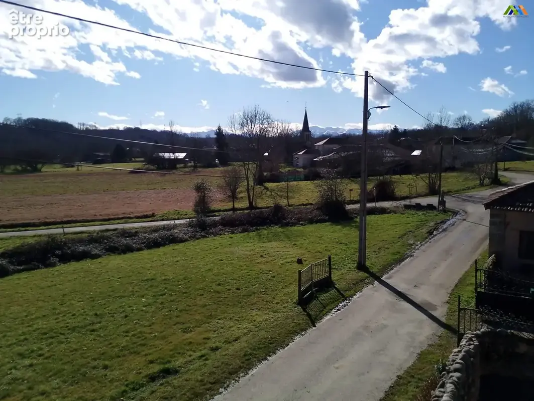 Vue dégagée sur la campagne d'Arné en Sud-Ouest de la France