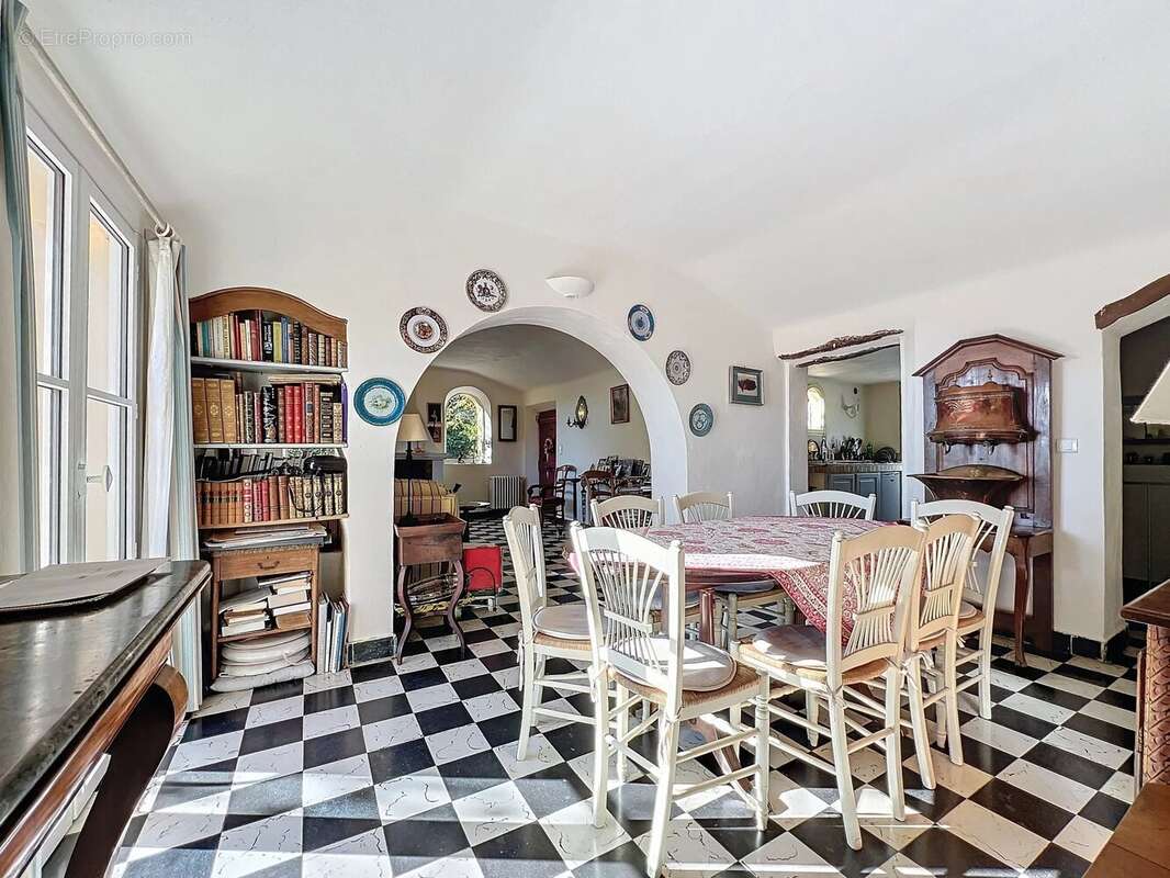 Maison à TOURRETTES-SUR-LOUP