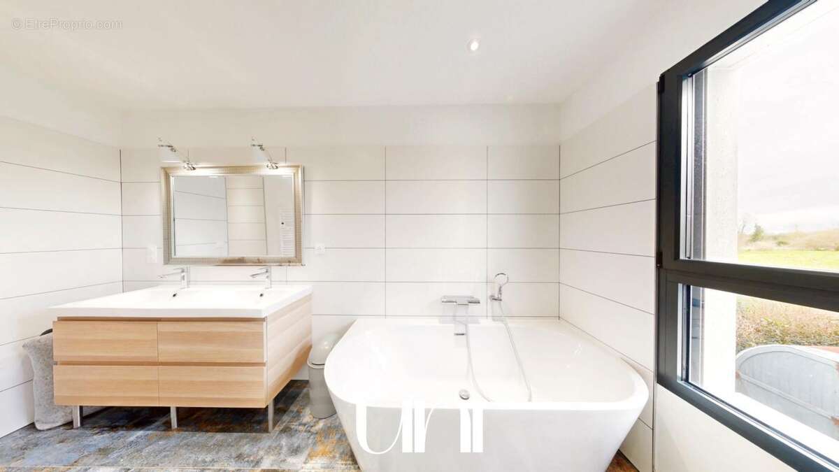 Maison à BRETTEVILLE-L'ORGUEILLEUSE