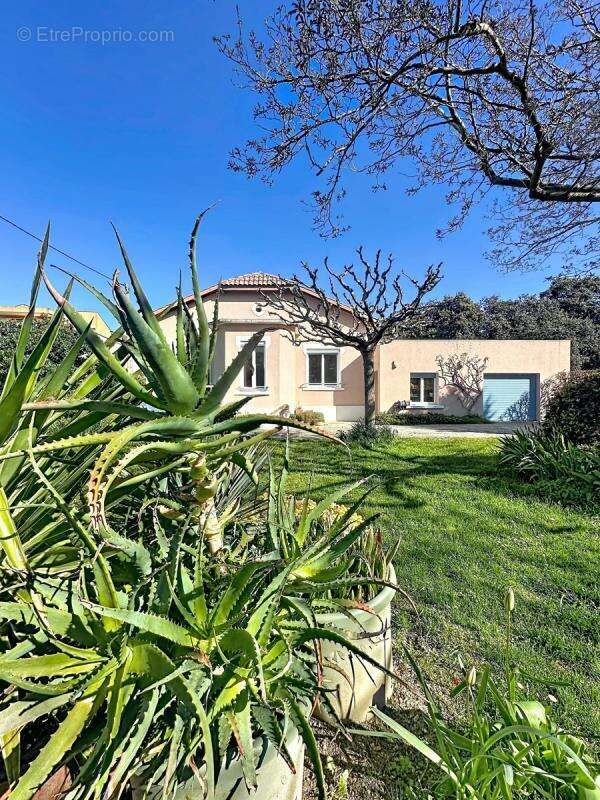 Maison à LES ANGLES