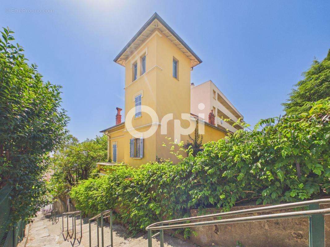 Grasse, maison de parfumeur sur 3 niveaux avec jardin et garage pour 7 à 8 voitures - photo 2