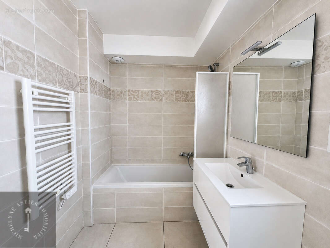 Appartement à SAINT-LAURENT-DU-VAR