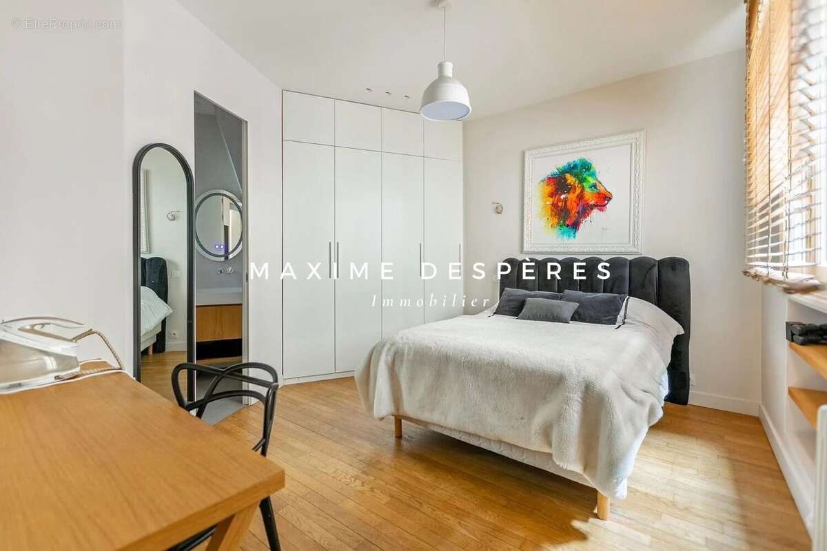 Appartement à PARIS-16E