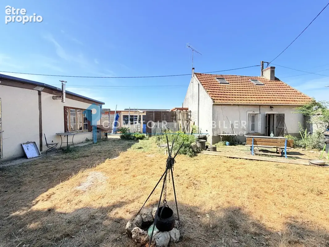 Ensemble immobilier - photo 1