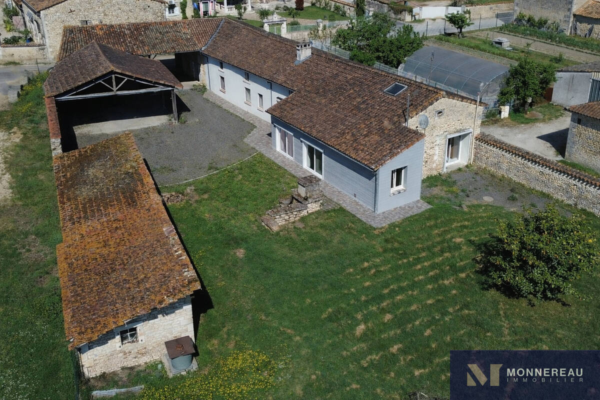 Maison à GENAC