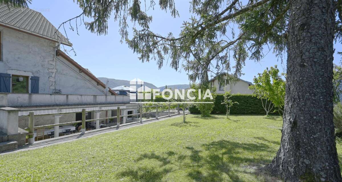  RARE À LA VENTE – Maison de caractère avec fort potentiel – 133 m² habitables – Terrasses, jardin, garage de 60 m² - photo 12