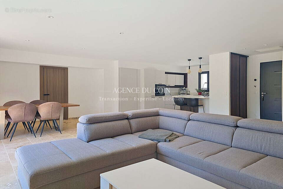 Maison à AMPUS
