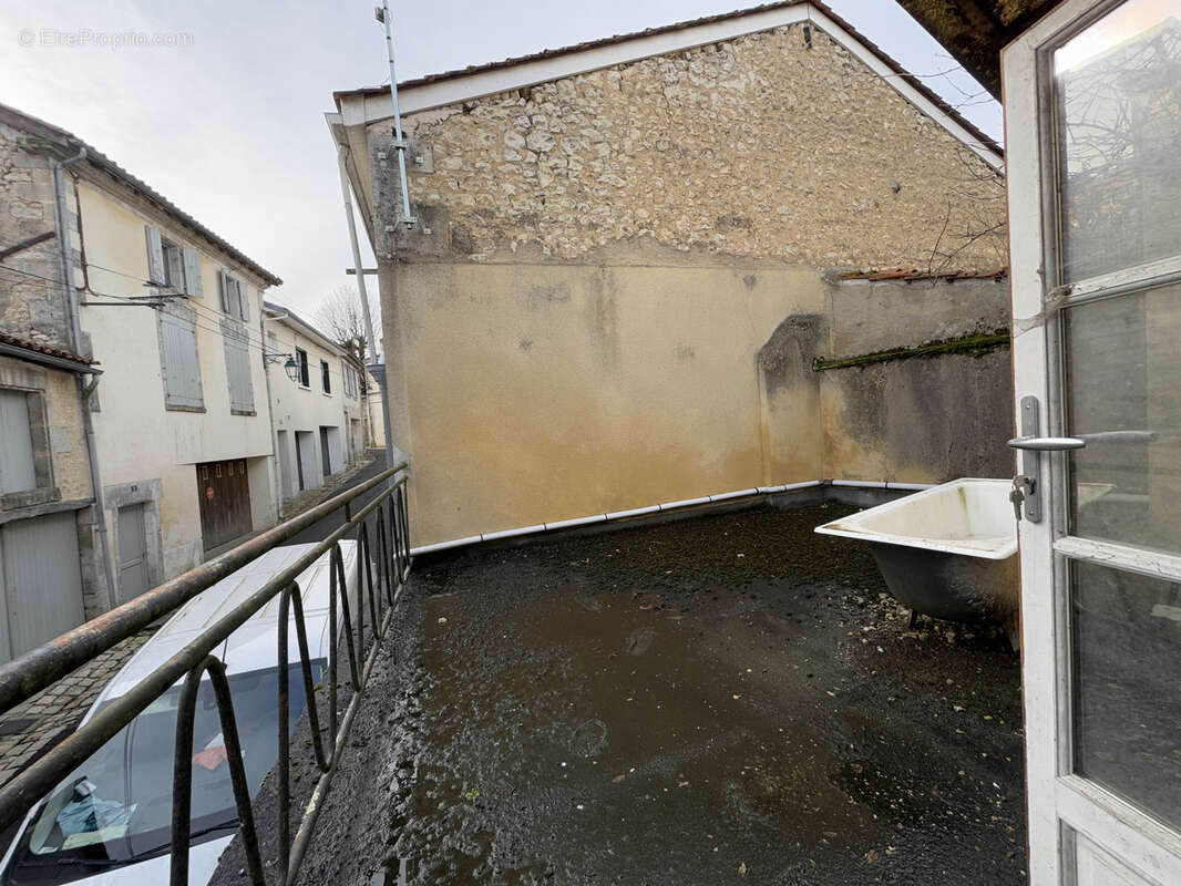 Appartement à BARBEZIEUX-SAINT-HILAIRE