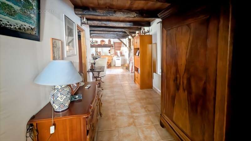 Propriété de caractère, piscine et dépendances - photo 7