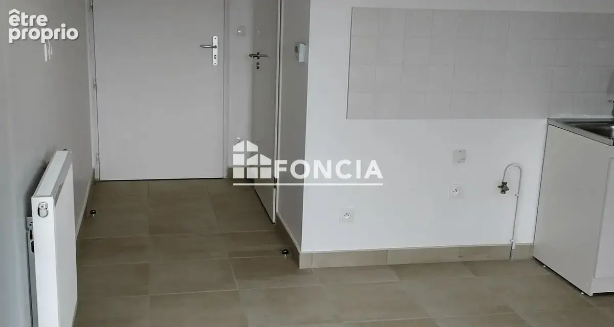 Studio lumineux et moderne – Résidence 2017, place de stationnement et grand balcon - photo 2