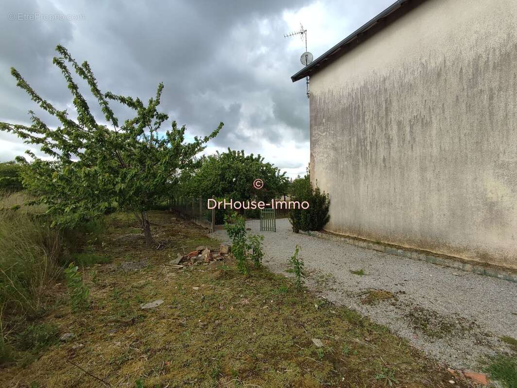 Appartement à BUSSIERE-POITEVINE