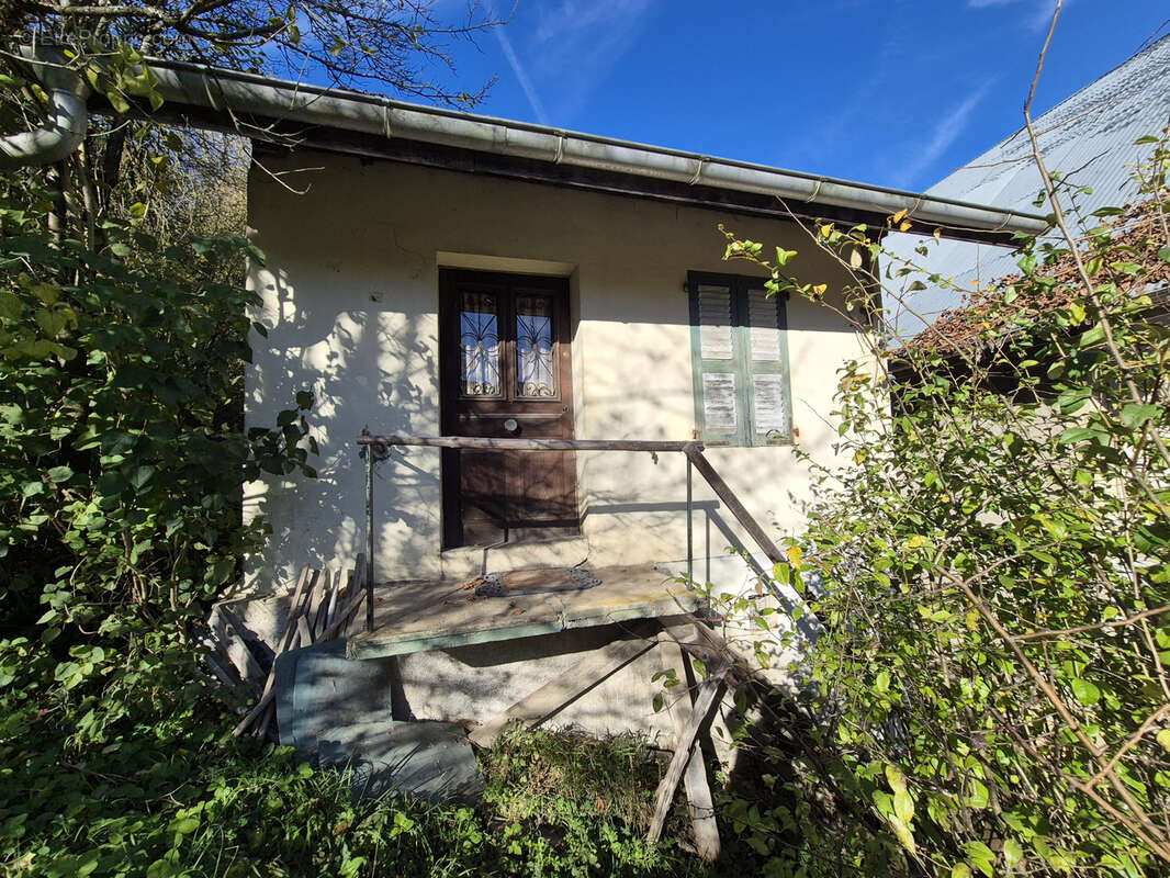 Bâtisse à rénover + maisonnette, 1484 m2 de terrain ! - photo 5