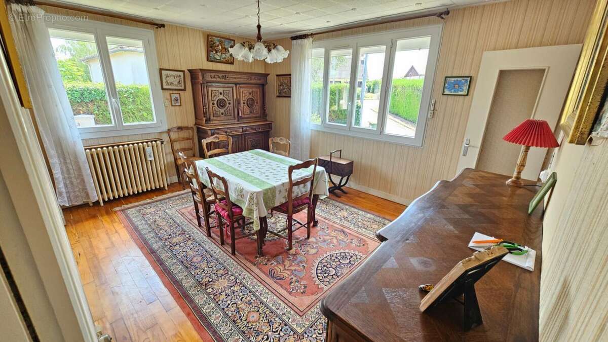 Maison à HOUDAN