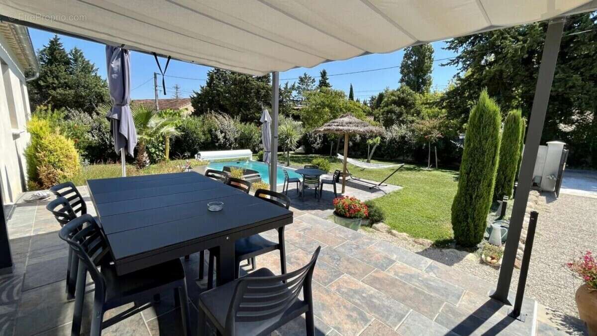 Maison à PERNES-LES-FONTAINES