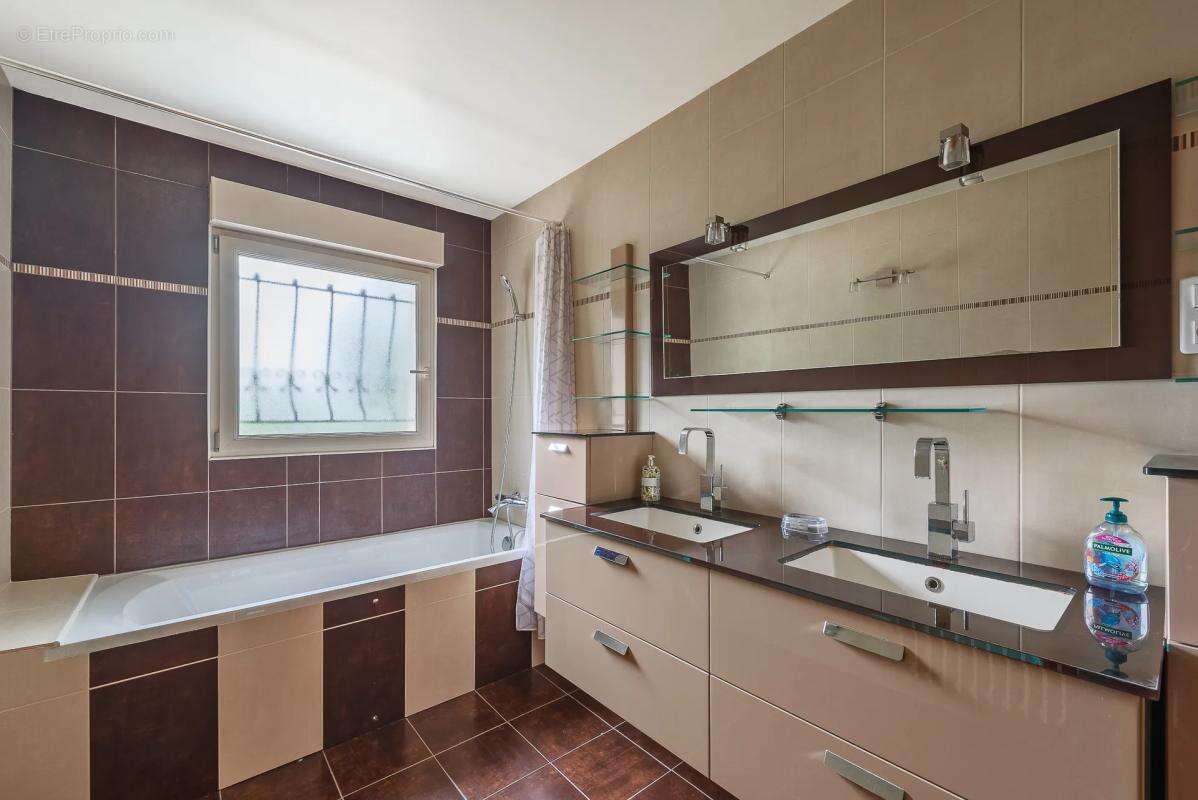 Maison familiale avec studio indépendant – 178 m2 – Chessy Bourg - photo 6