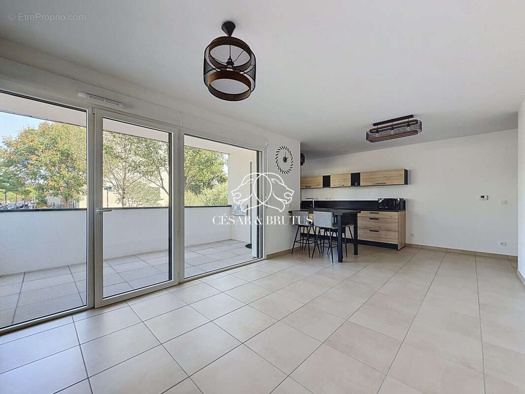 Appartement 63 m² à Bron  - photo 3