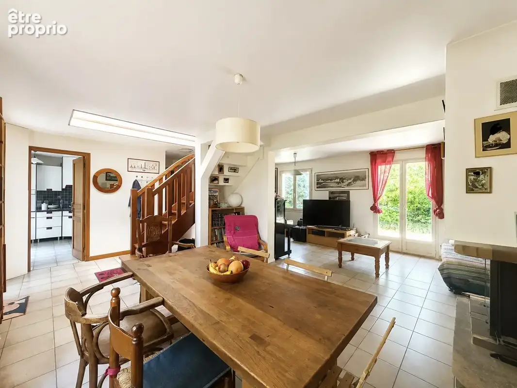 MARCOUSSIS - MAISON FAMILIALE de 6 Pièces - 130 M2 Habitables - Jardin verdoyant 660 M2 - Proche écoles - photo 3