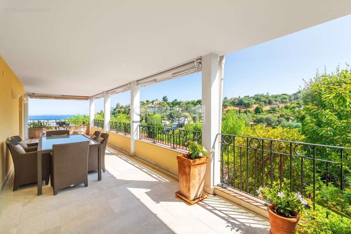 Appartement à MANDELIEU-LA-NAPOULE