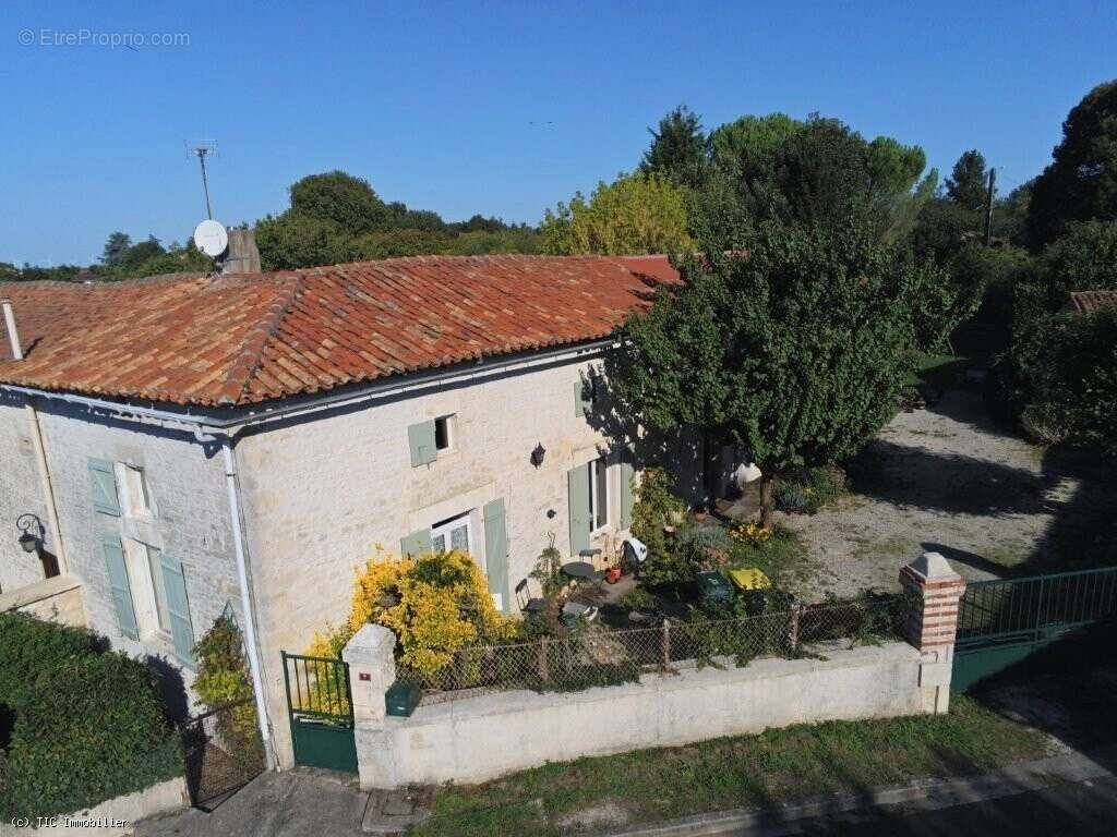 Maison de Caractère avec 5 Chambres Avec Terrain, 6 Minutes d'Aunac-Sur-Charente - photo 30