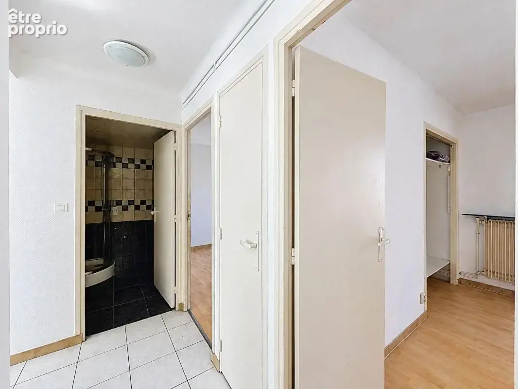 Carcassonne - appartement traversant 76 m² - dernier étage - balcons - parking privatif - photo 11