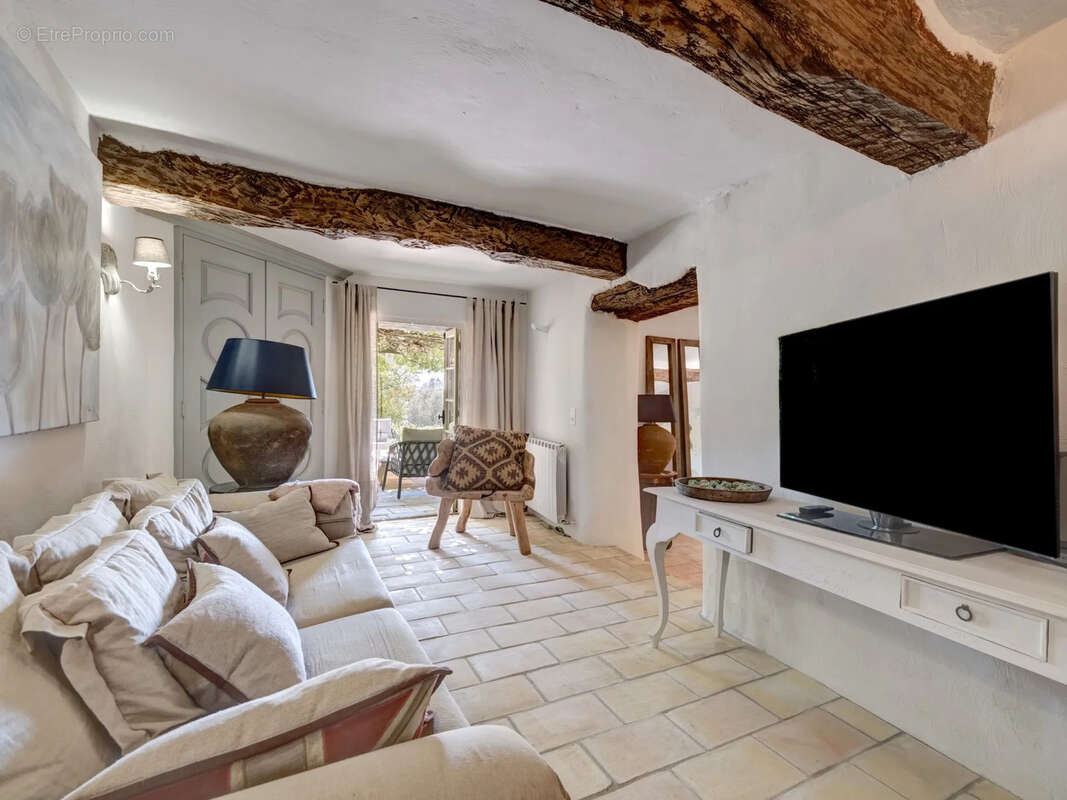 Maison à CHATEAUNEUF-GRASSE