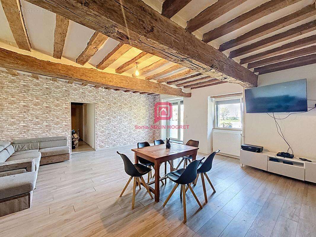 Maison  4 chambres- terrain 8000m² - photo 2