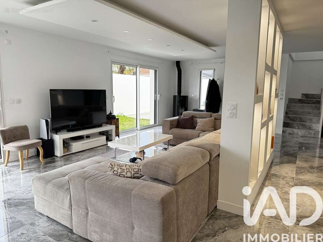 Maison 185 m² à Bouguenais  - photo 3