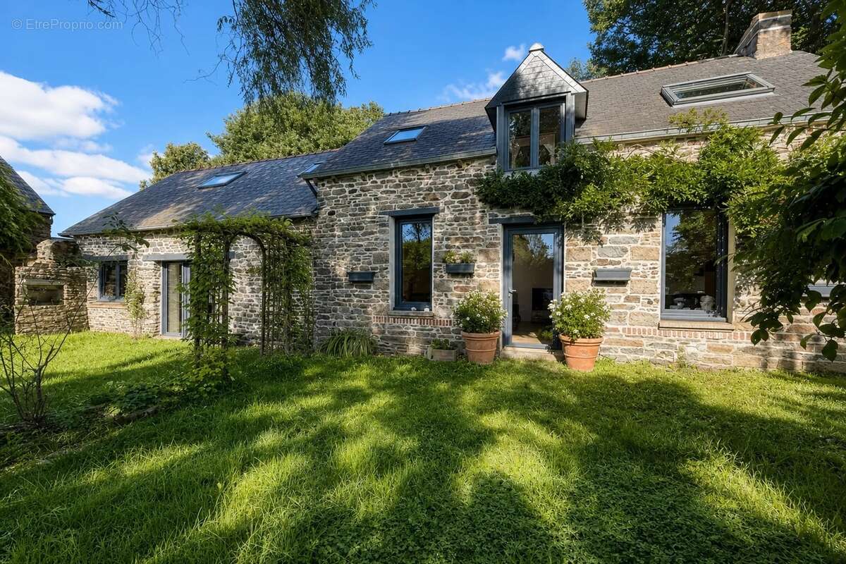 Maison familiale en pierres de caractère – 205 m² – 4 chambres – Jardin de 1 000 m² – Bréhan - photo 20