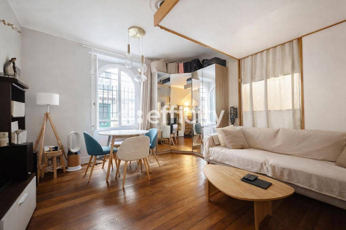 Appartement à PARIS-17E