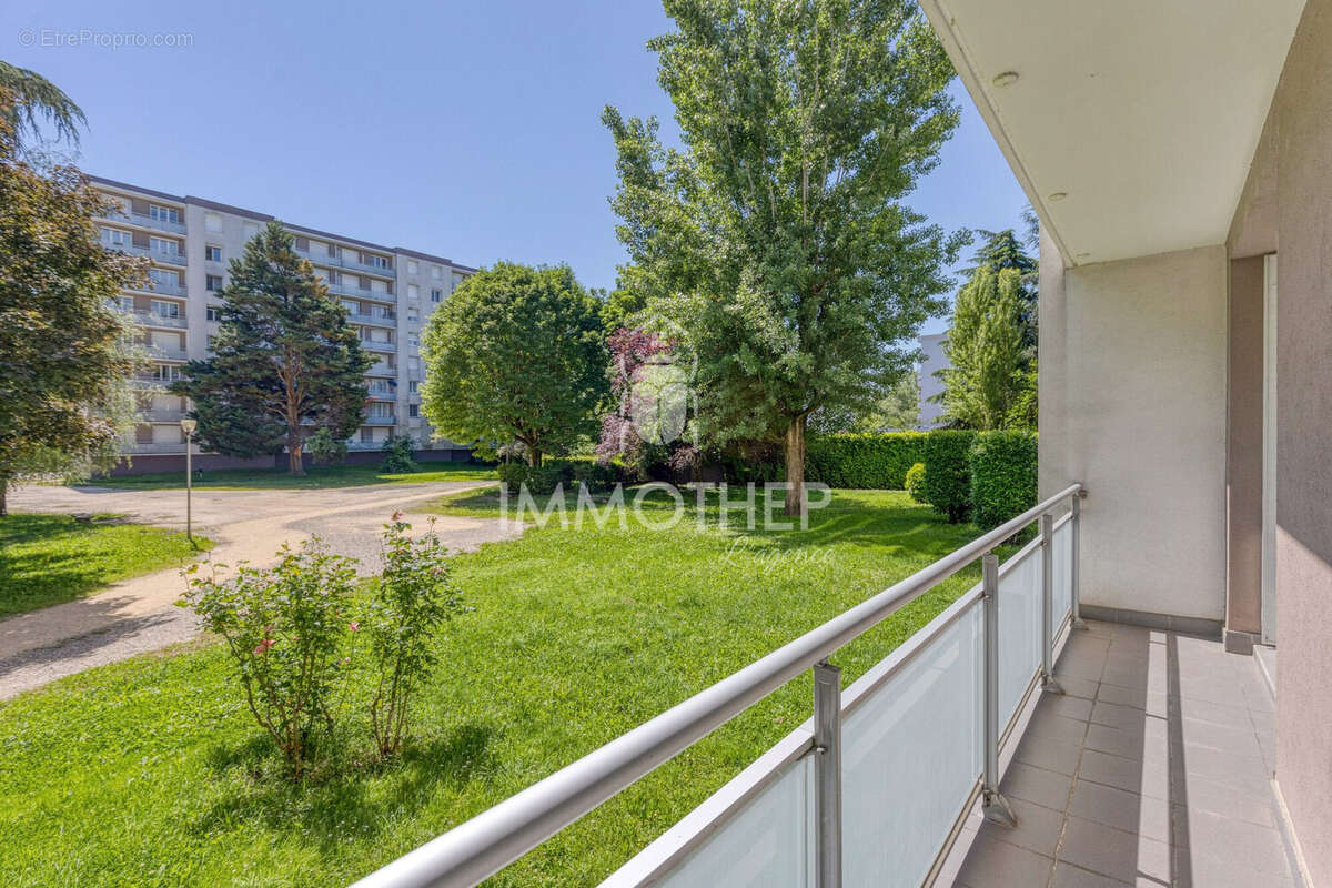 Appartement à SAINT-MARTIN-D'HERES