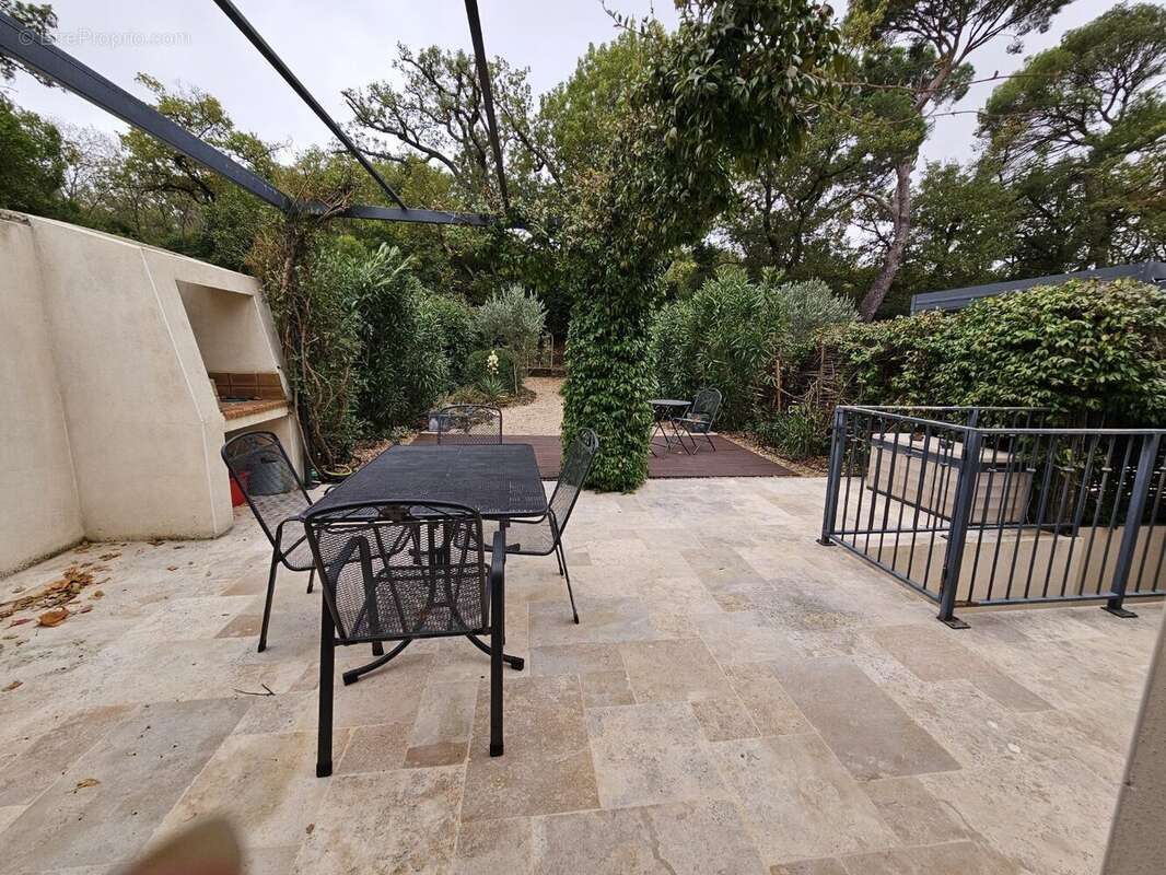 Maison à LEZIGNAN-LA-CEBE