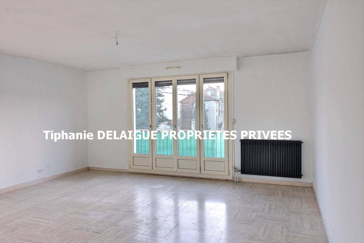 Appartement à LE CHAMBON-FEUGEROLLES