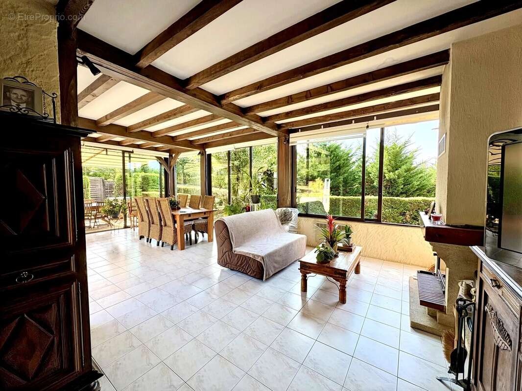Maison de plain-pied avec véranda accueillante et piscine - photo 7